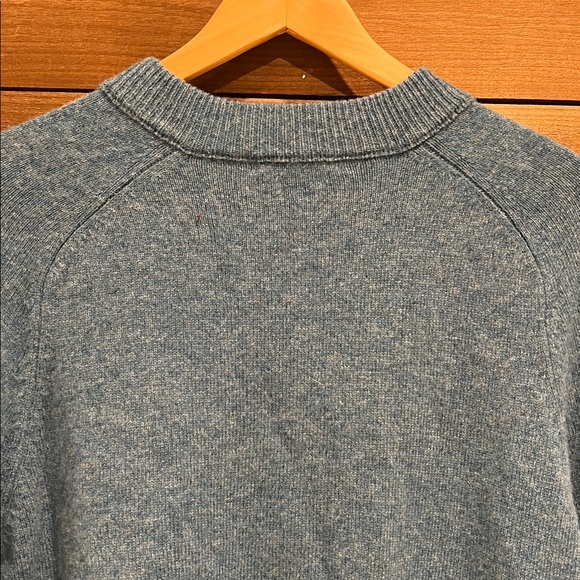 Madewell Women's Re(Generative) Wool V-Neck Sweater in Azure Blue - Picture 5 of 9